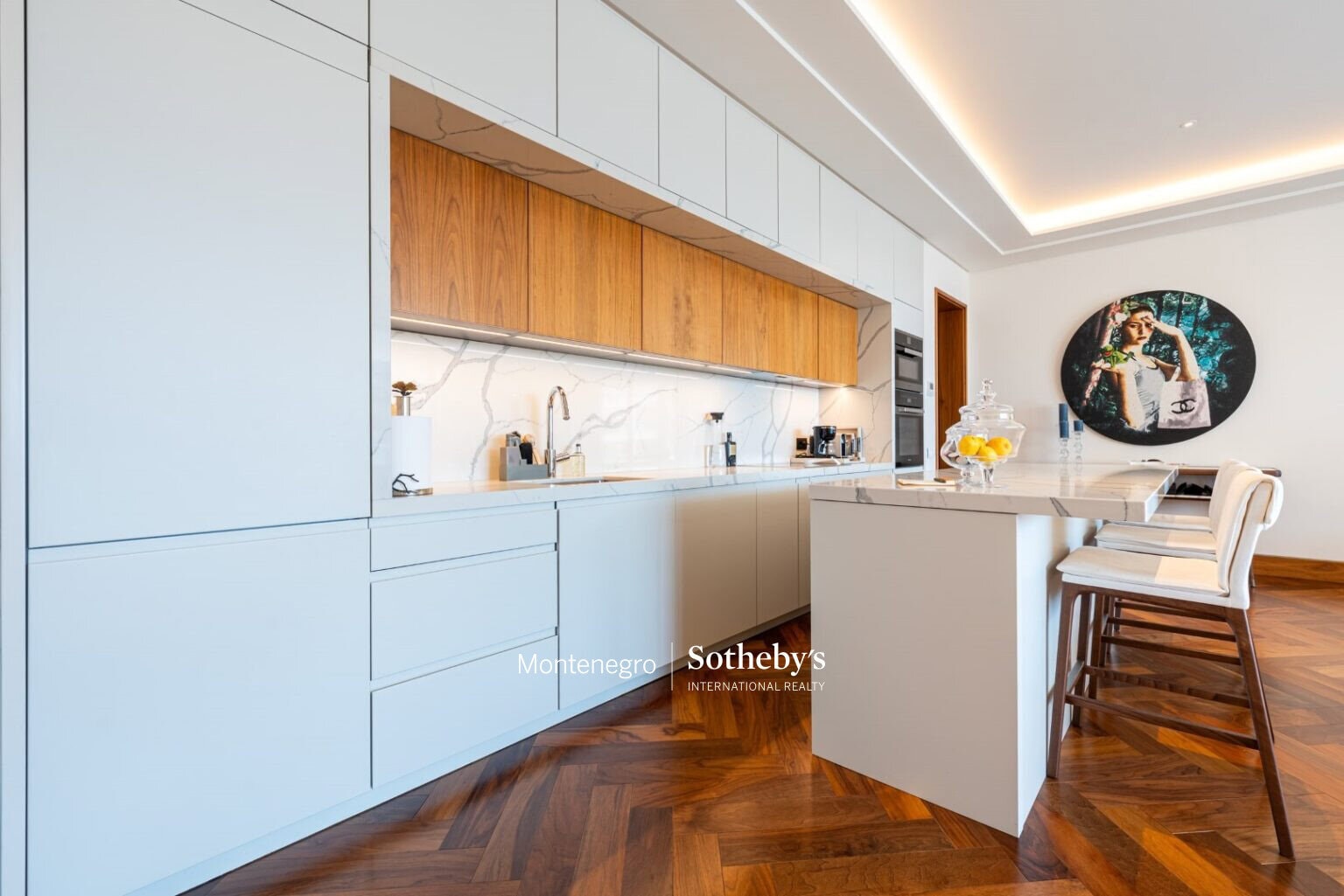 Designer 2bdr Apartment Elena