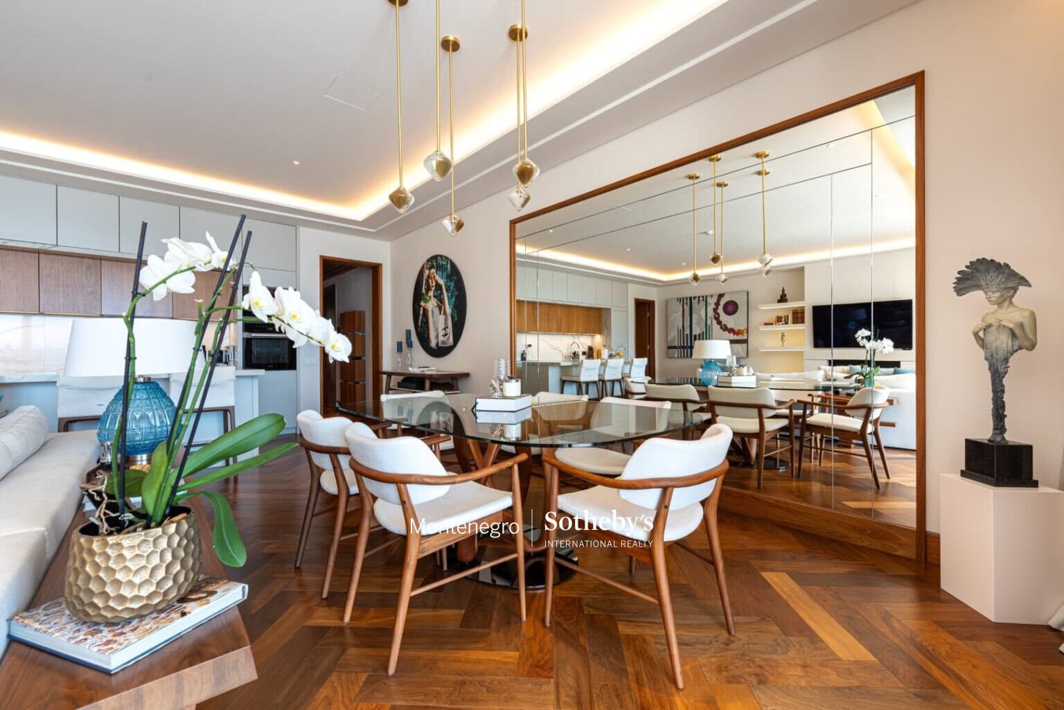 Designer 2bdr Apartment Elena