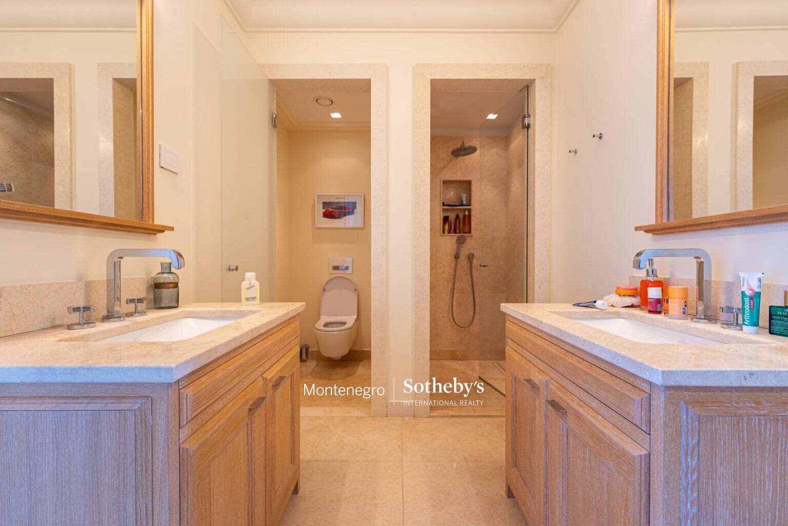 Exclusive 2bdr Corner Apartment in Ksenija building