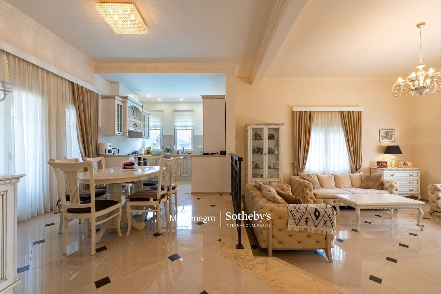 Charming Villa With Swimming Pool