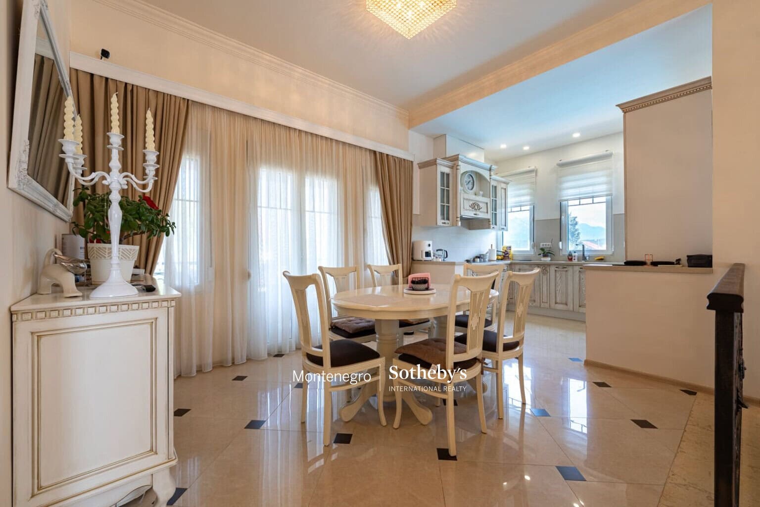 Charming Villa With Swimming Pool