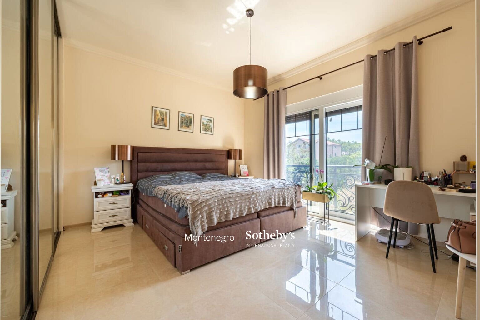 Charming Villa With Swimming Pool