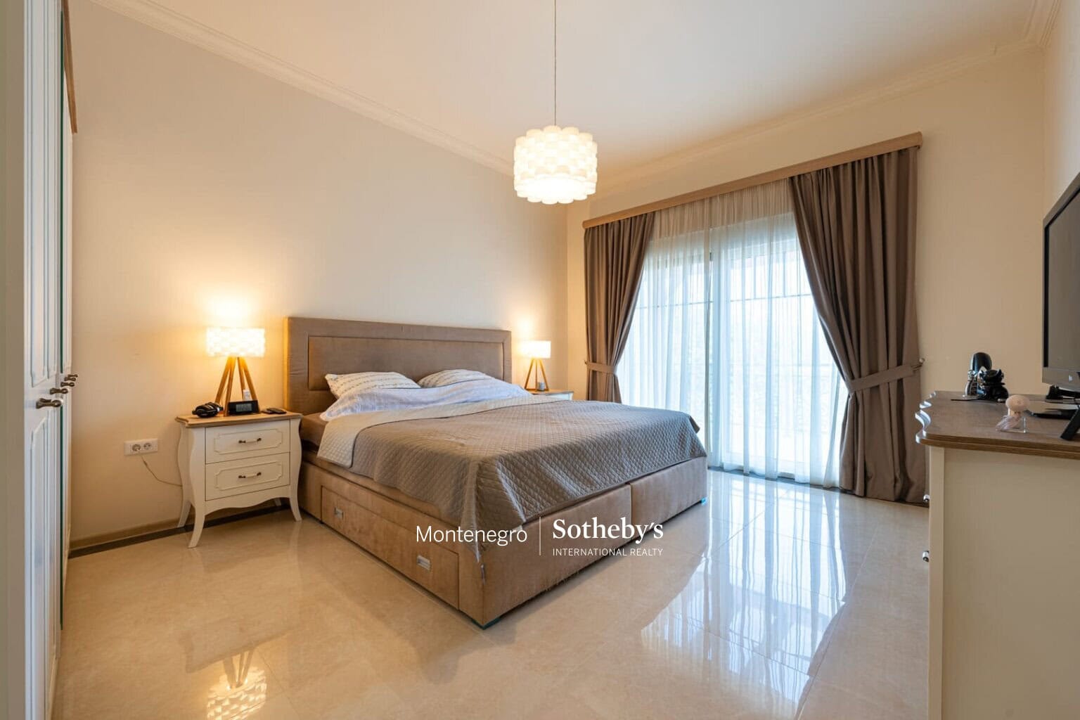 Charming Villa With Swimming Pool