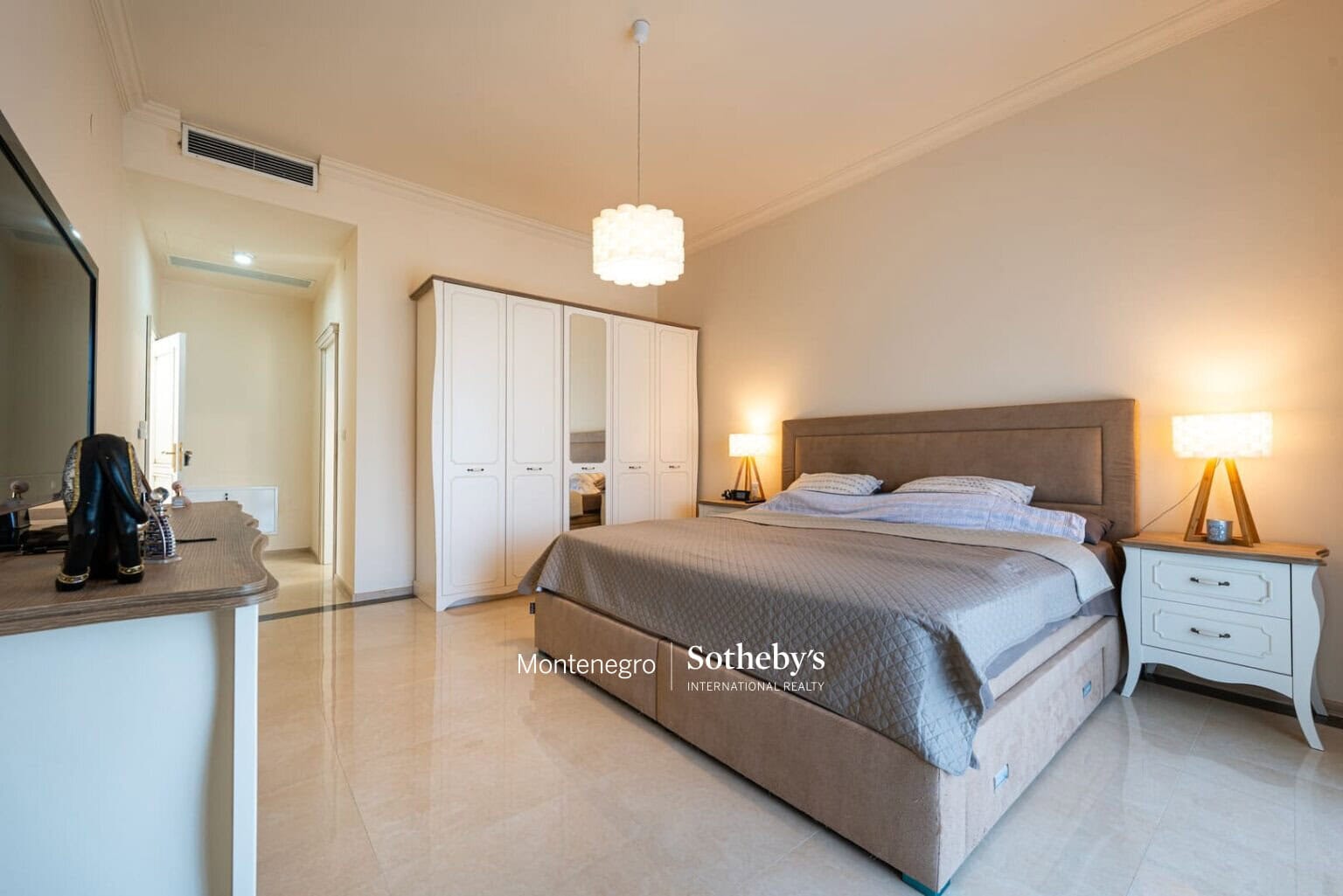 Charming Villa With Swimming Pool