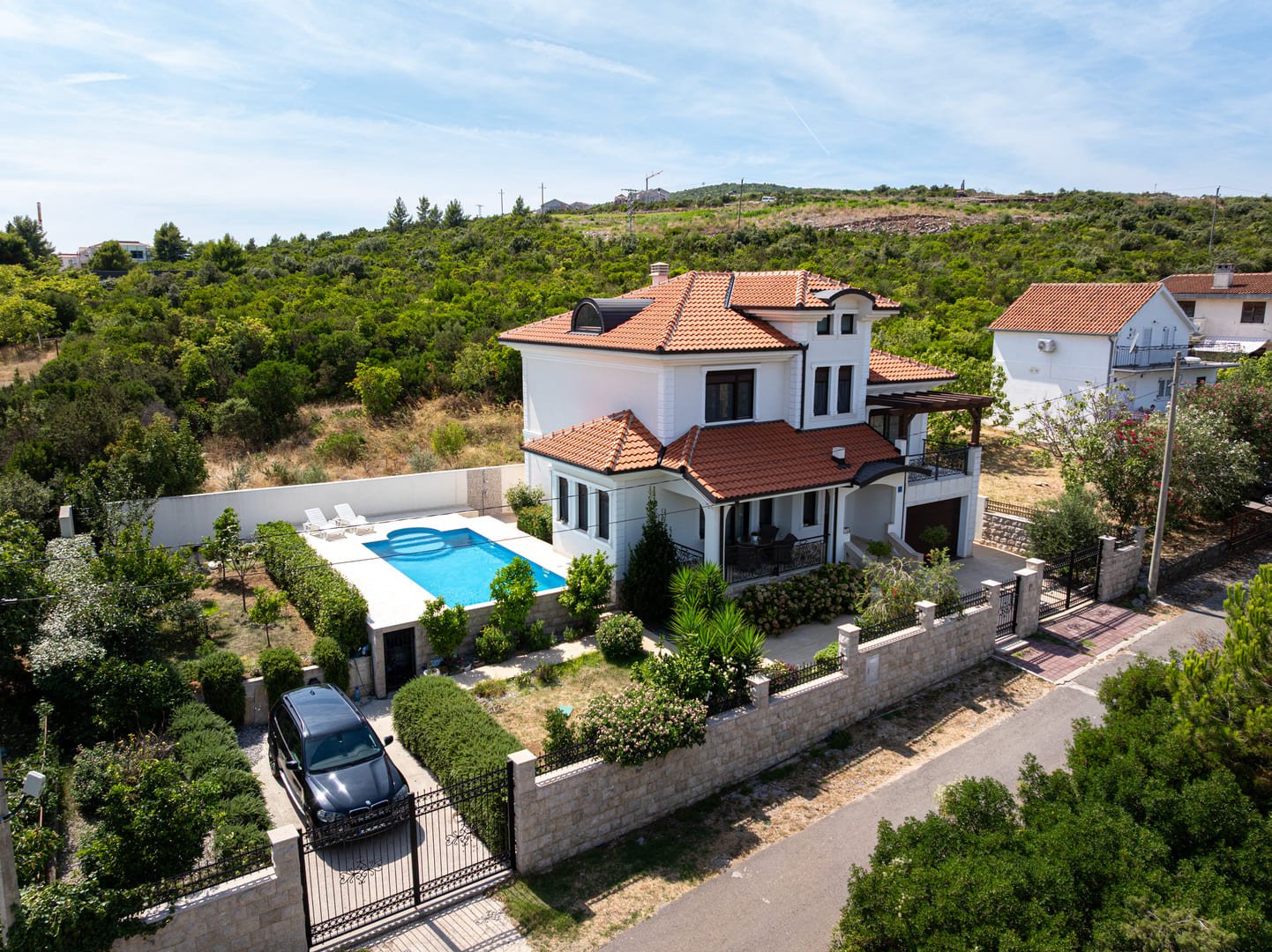 Charming Villa With Swimming Pool