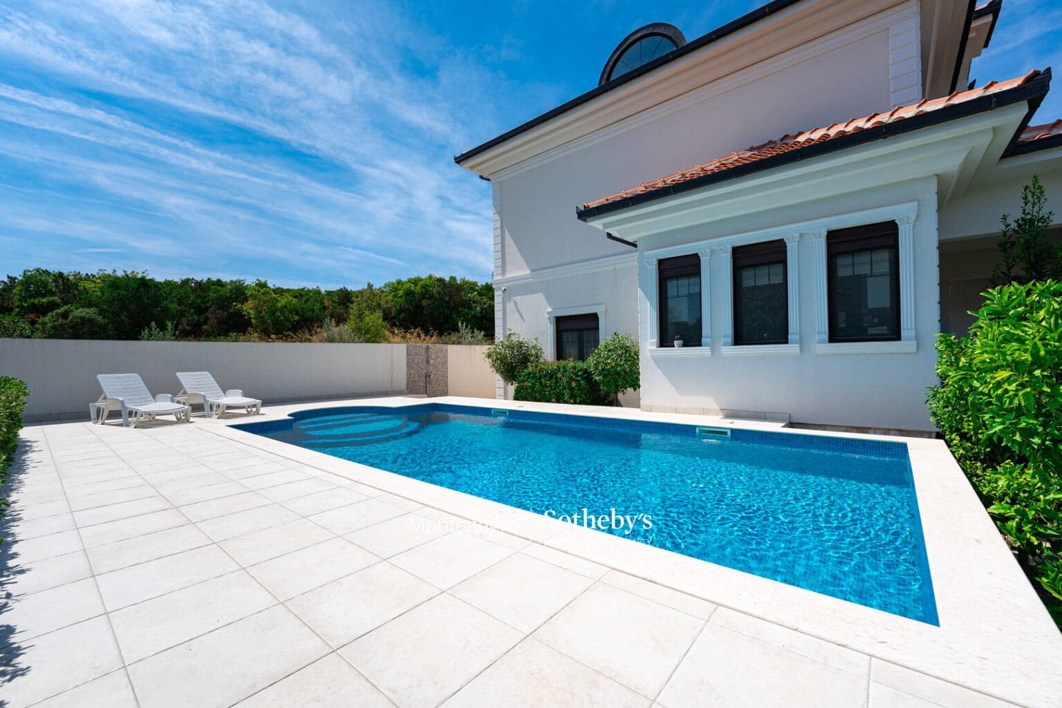 Charming Villa With Swimming Pool