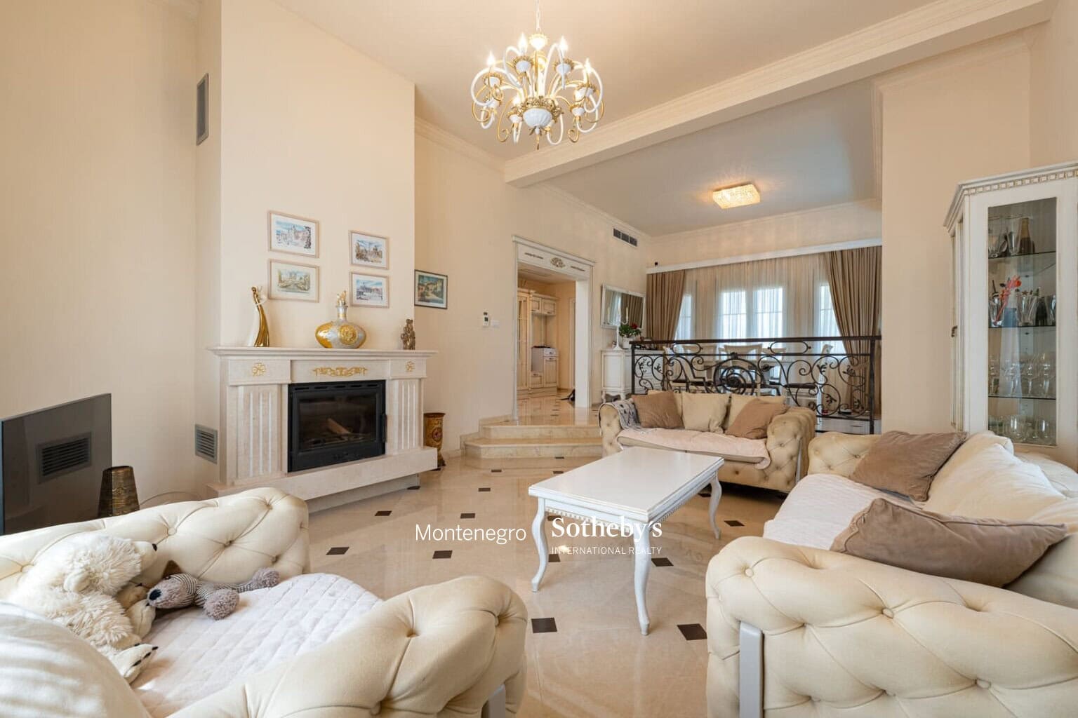 Charming Villa With Swimming Pool