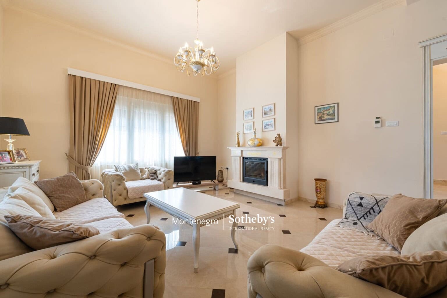 Charming Villa With Swimming Pool