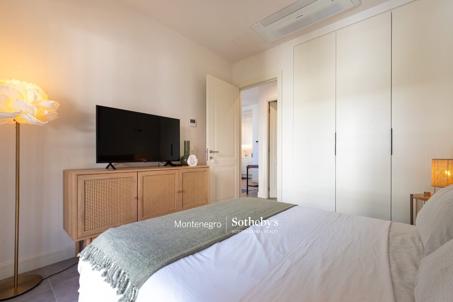 Charming One-bedroom Apartment Centrale