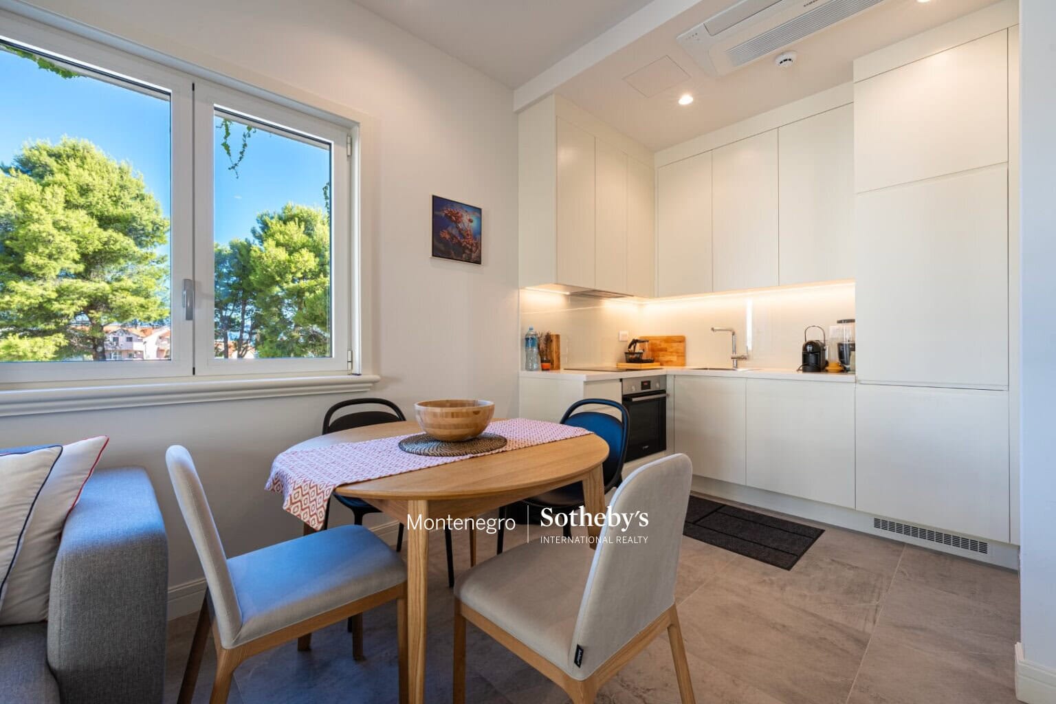 Charming One-bedroom Apartment Centrale
