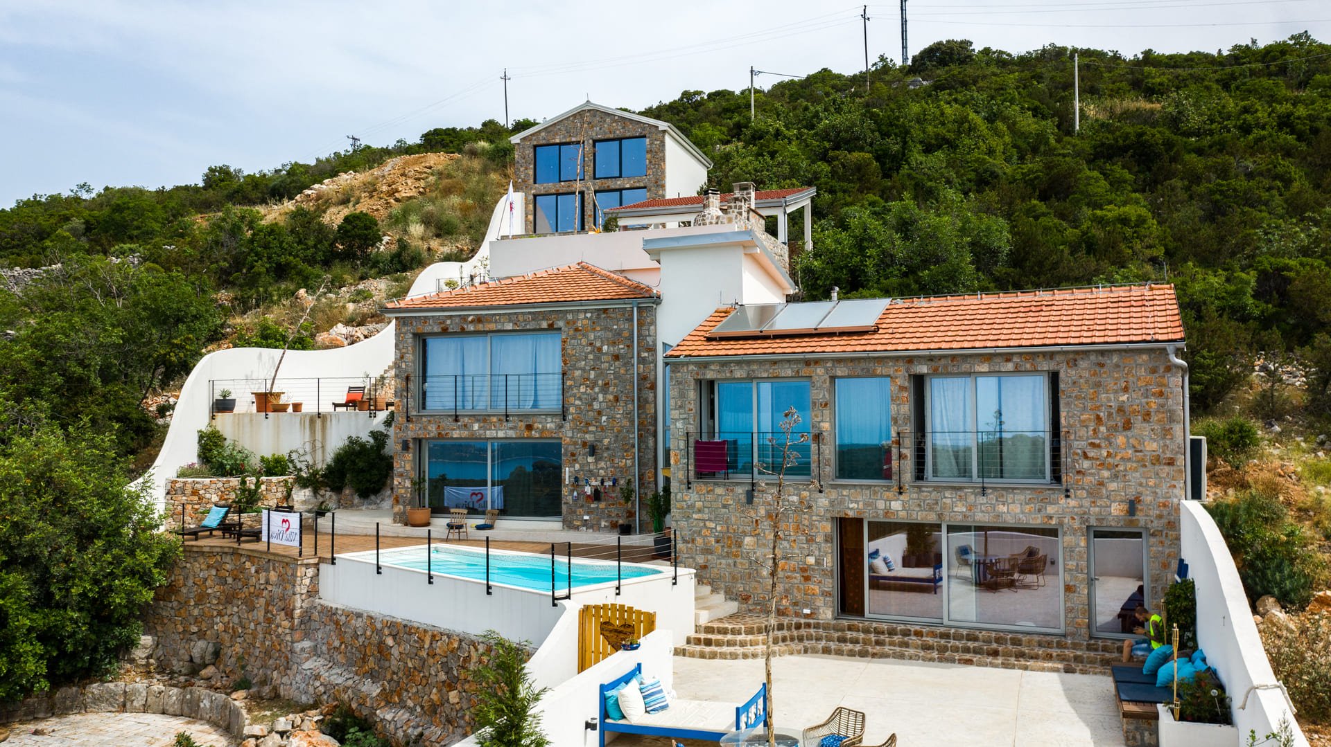Contemporary estate Klinci