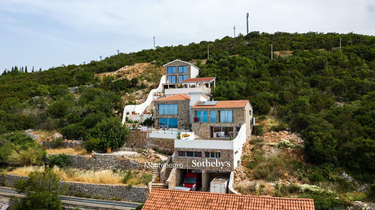 Contemporary estate Klinci