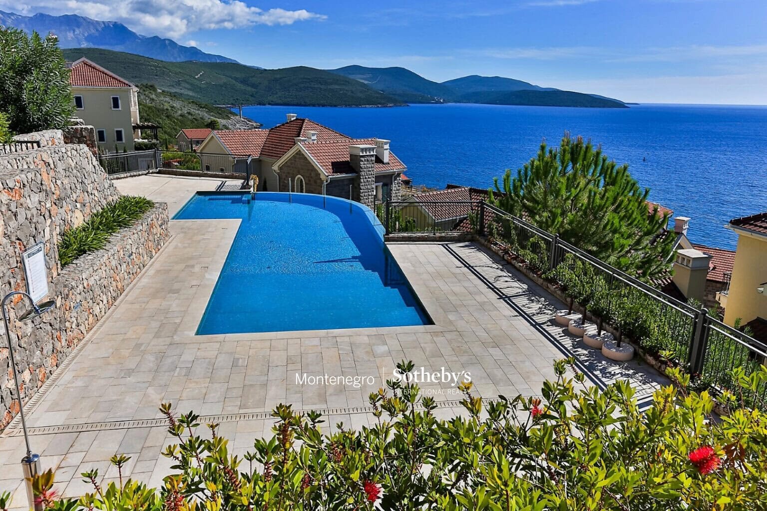 Furnished 2 bedroom Apartment Lustica Bay