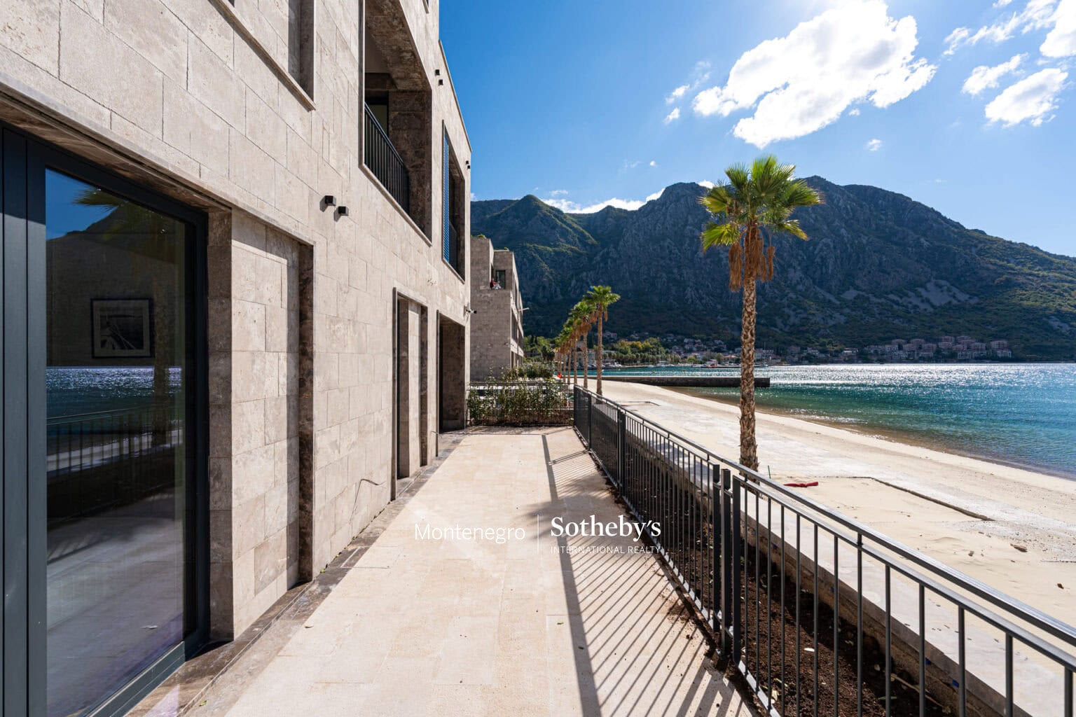 Movenpick 3bdr Waterfront Apartment