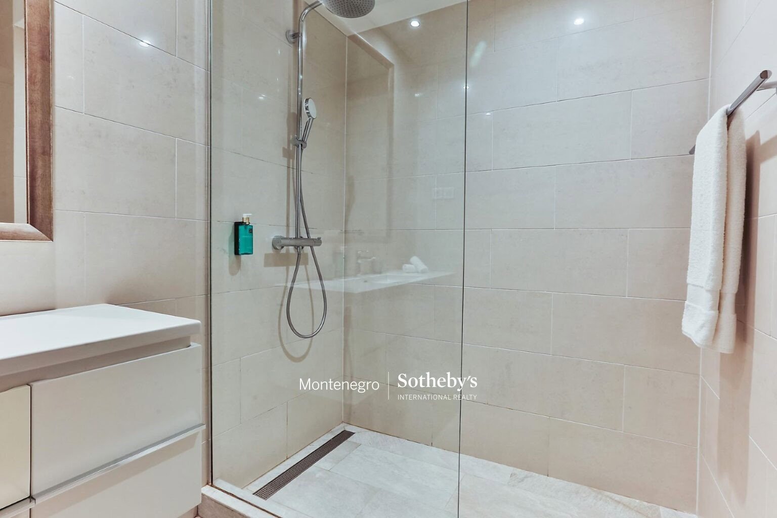 Furnished 2 bedroom Apartment Lustica Bay