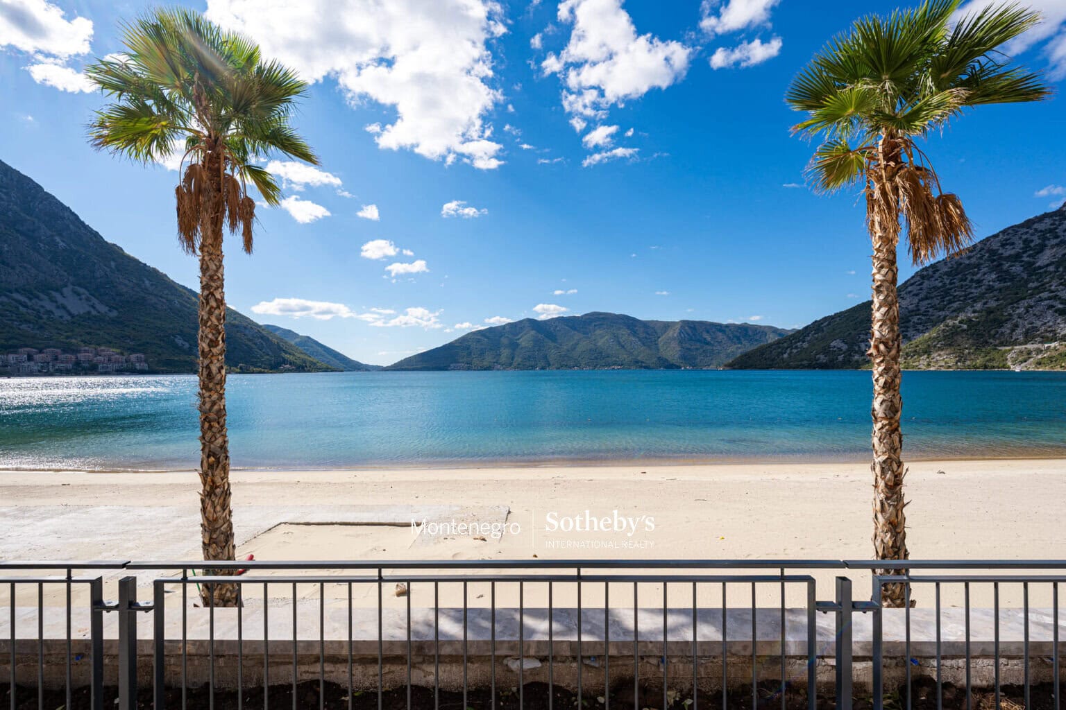 Movenpick 3bdr Waterfront Apartment
