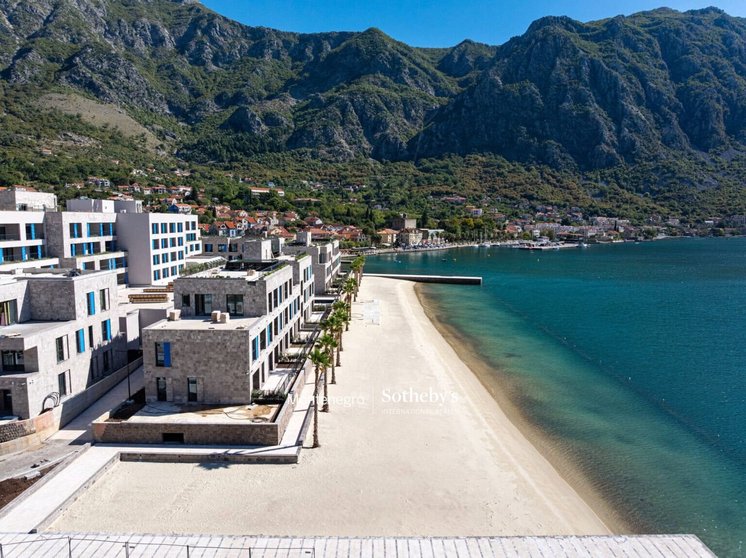 Movenpick 3bdr Waterfront Apartment