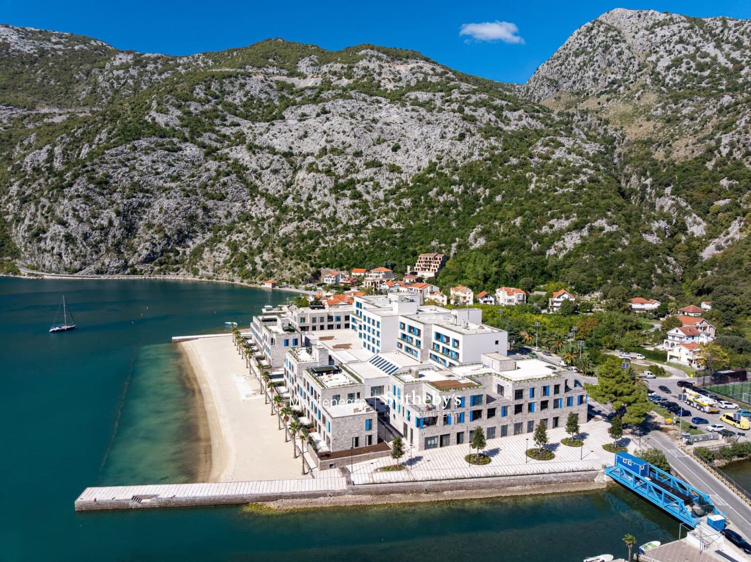 Movenpick 3bdr Waterfront Apartment