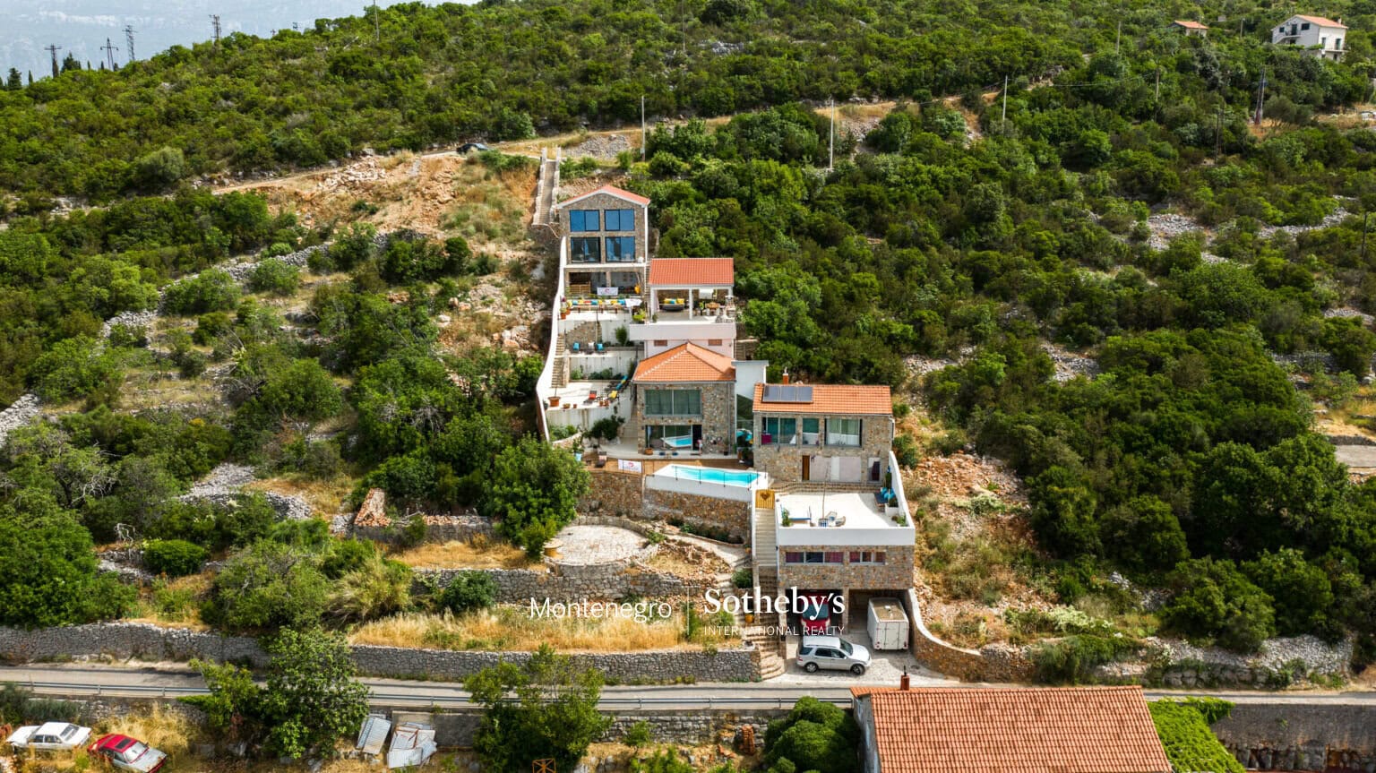 Contemporary estate Klinci