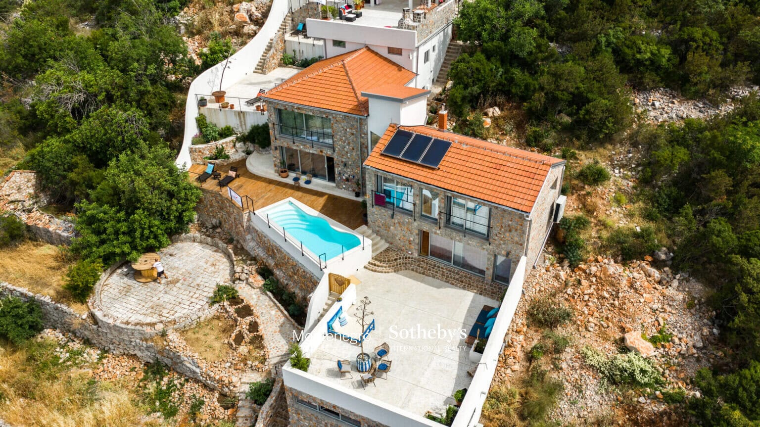Contemporary estate Klinci