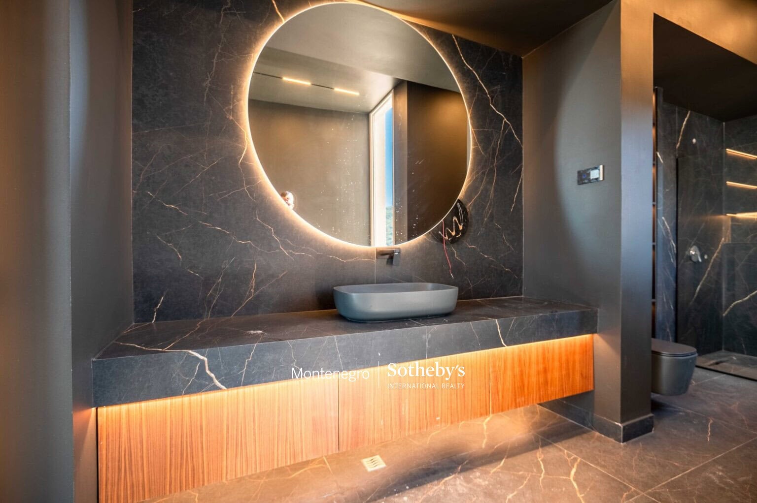 Luxury 3bdr Penthouse