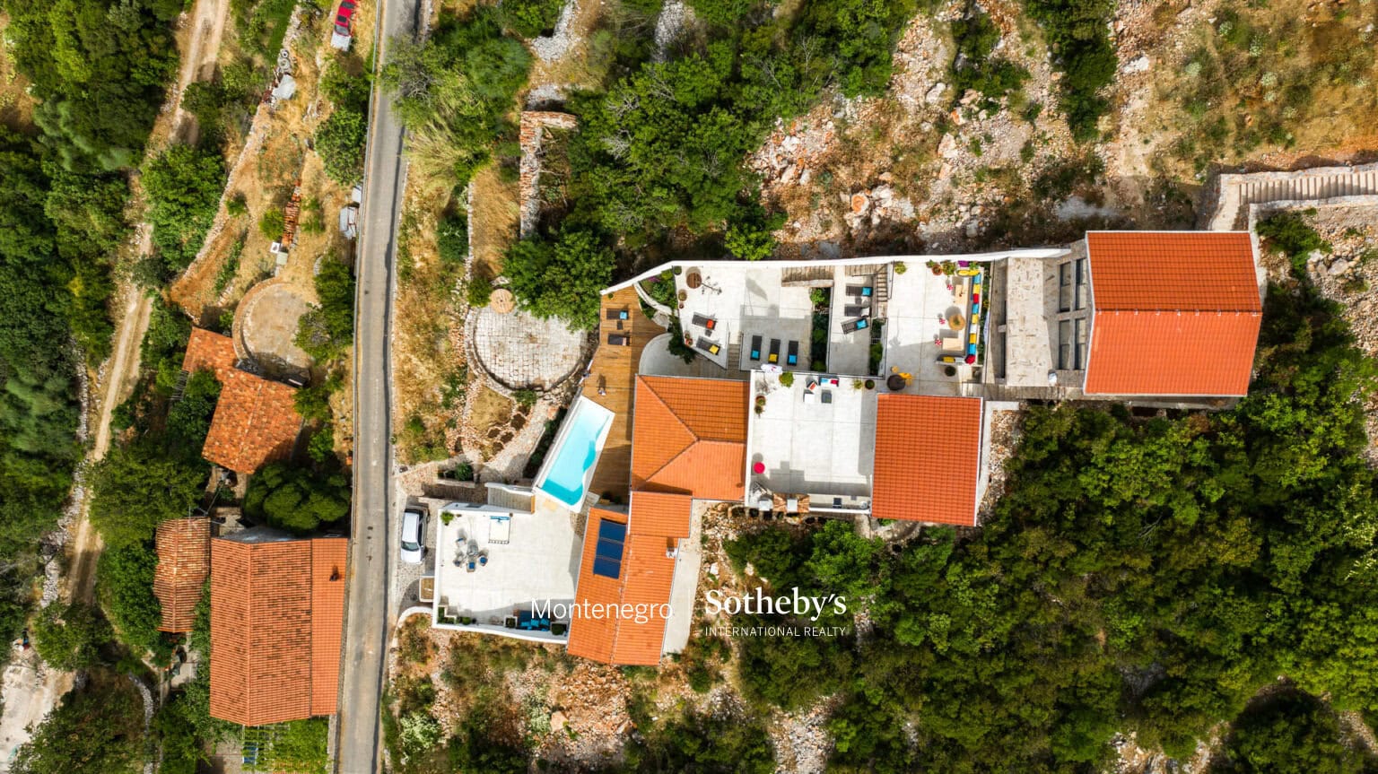 Contemporary estate Klinci