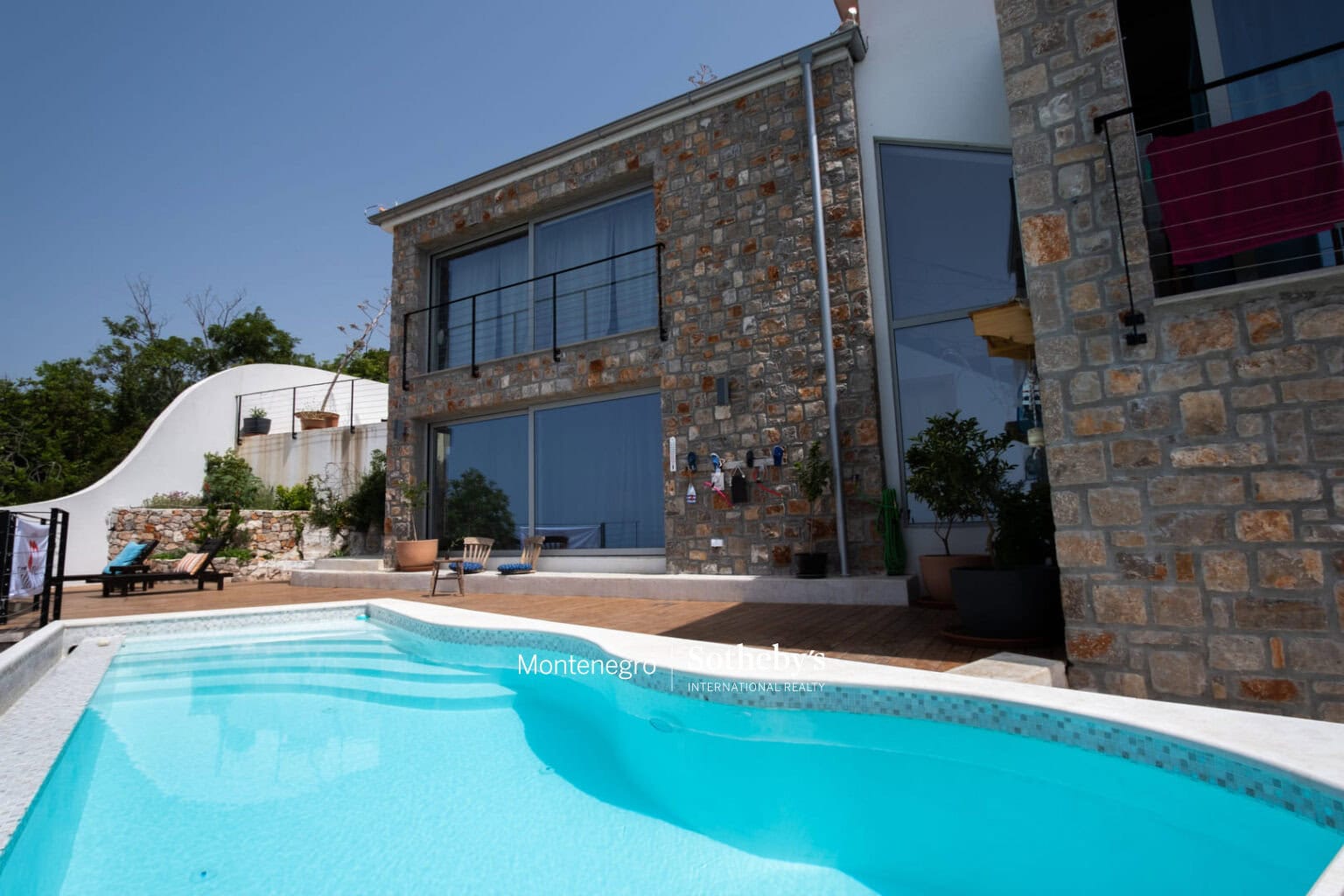 Contemporary estate Klinci