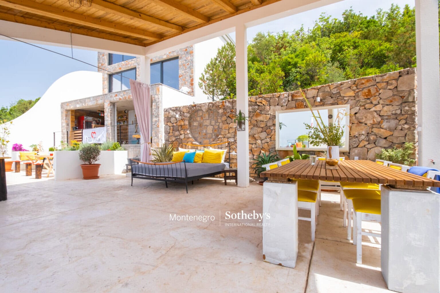 Contemporary estate Klinci
