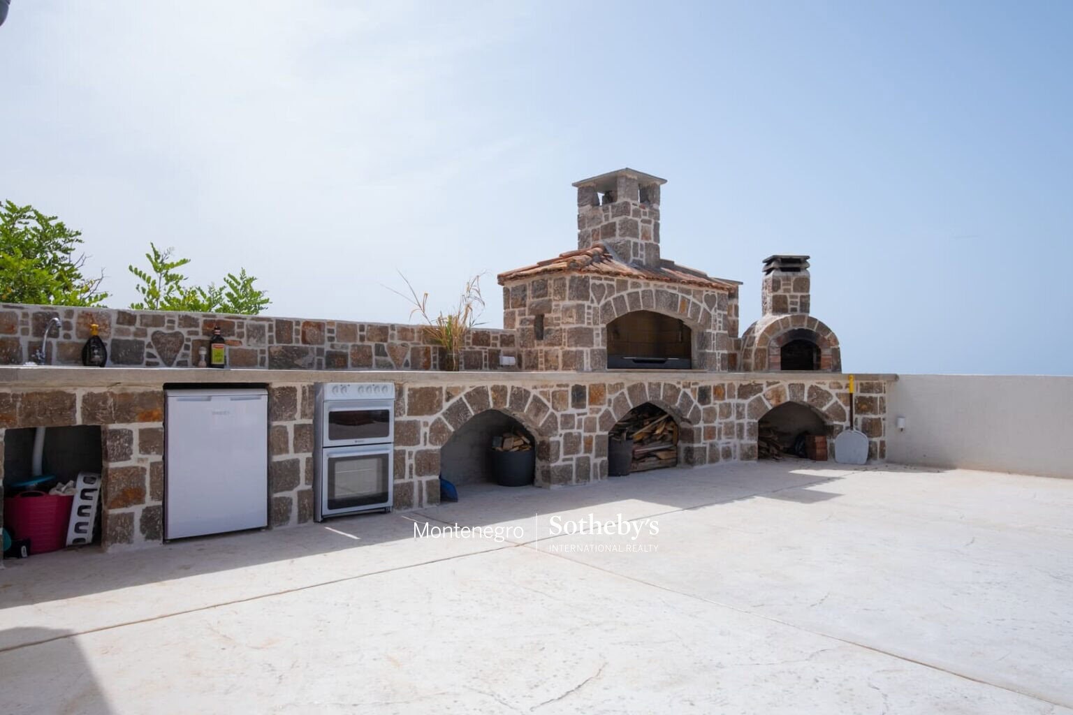 Contemporary estate Klinci