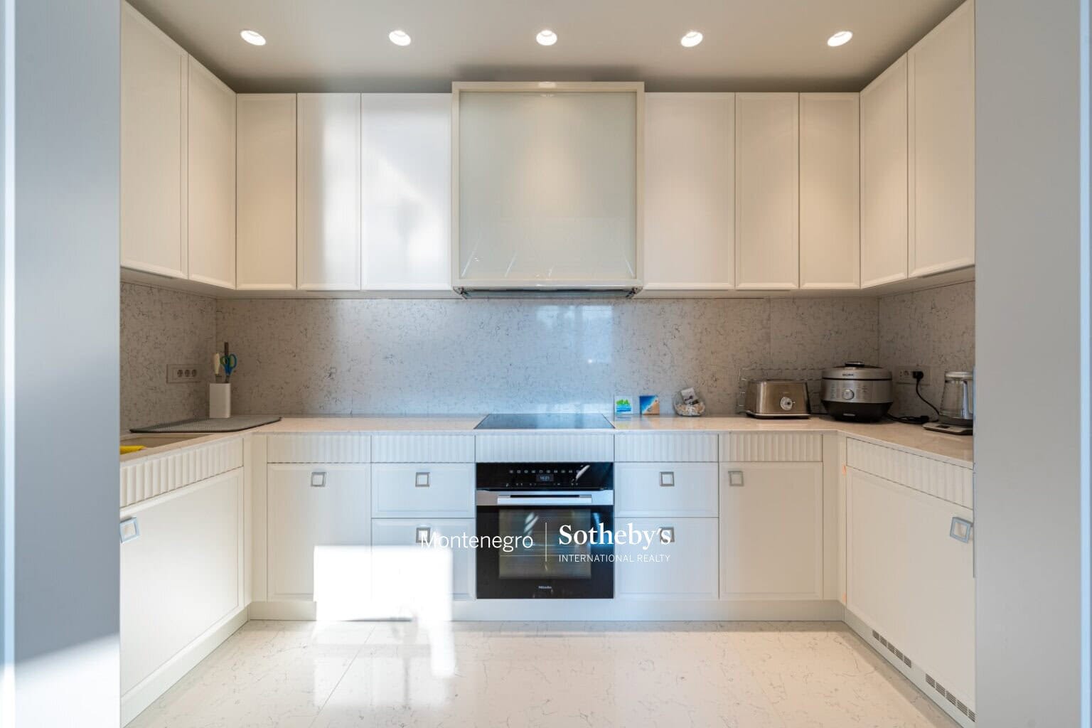 Zeta 3bdr Penthouse