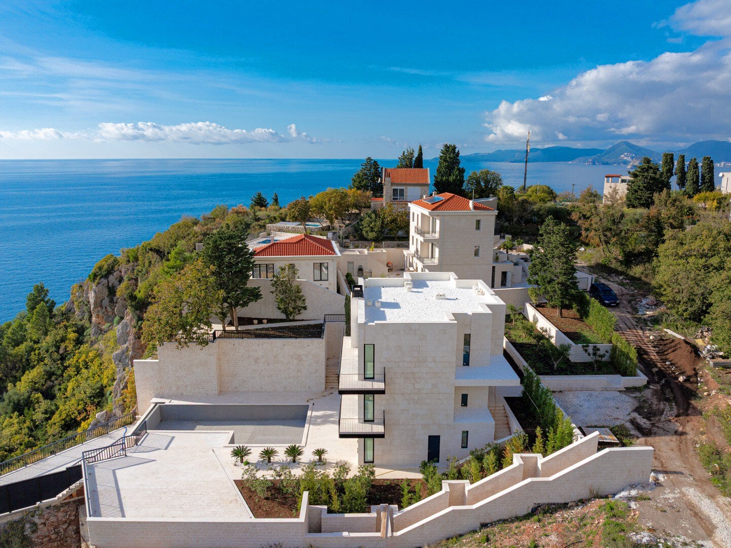 Cliffiside villa Skocidjevojka