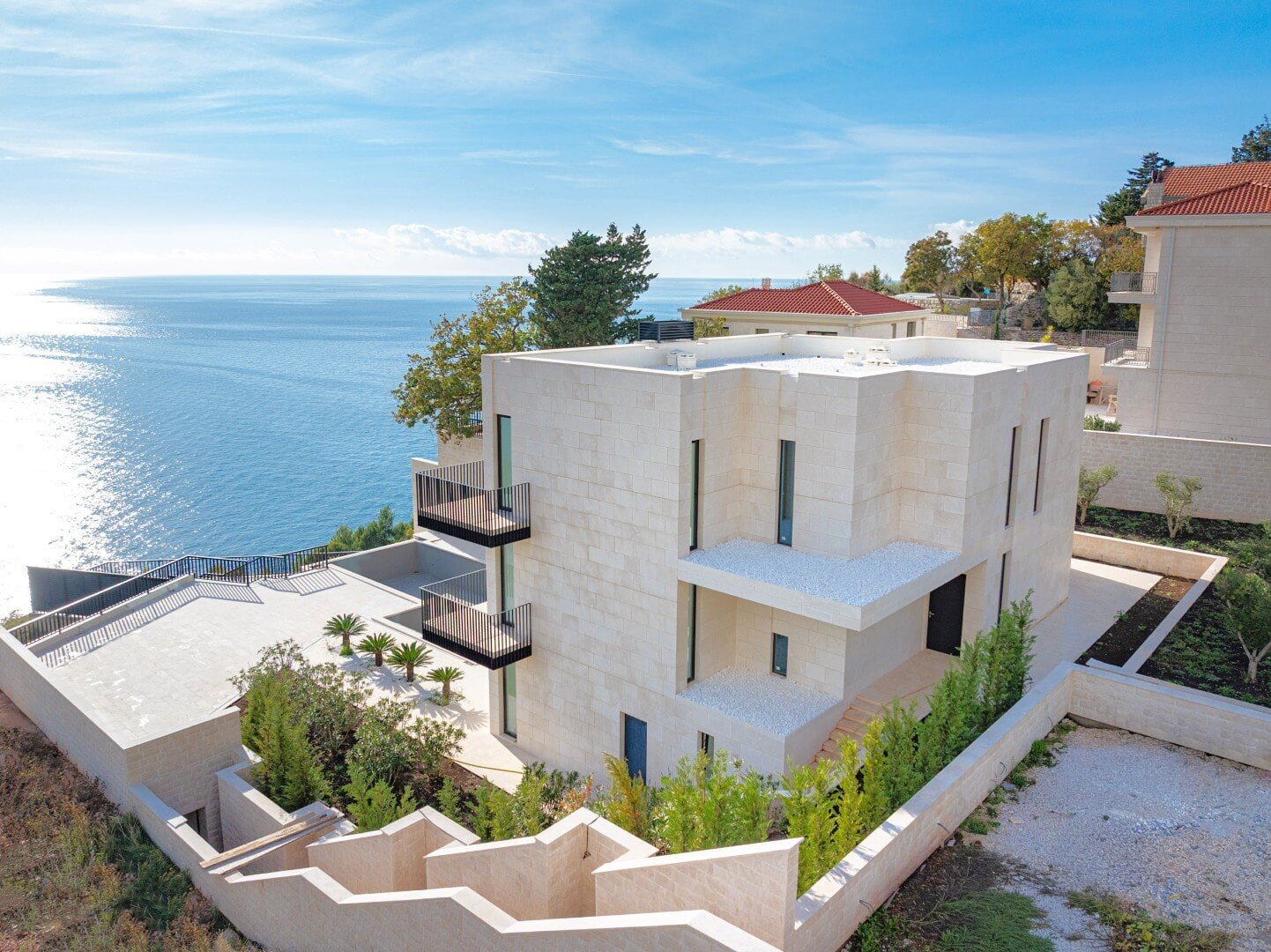 Cliffiside villa Skocidjevojka