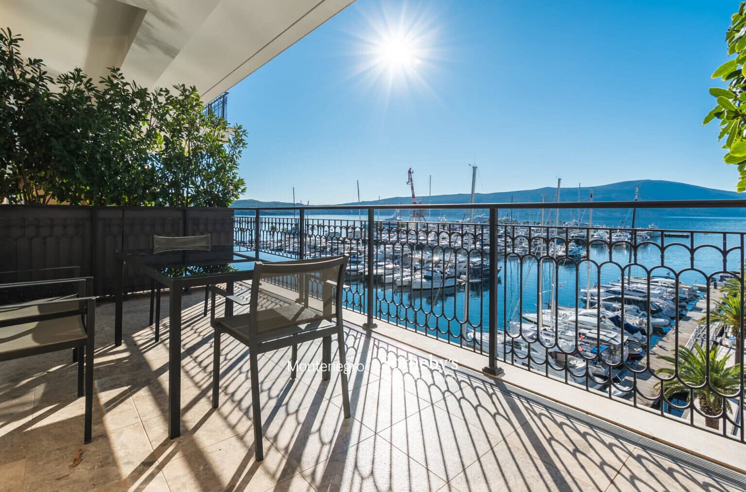 Exclusive Regent Waterfront Three-bedroom Apartment