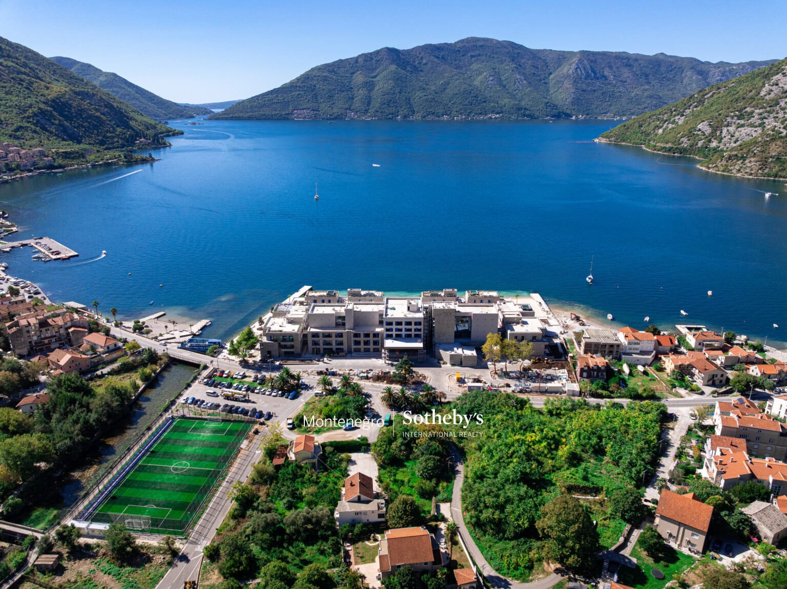 Waterfront One-bedroom Apartment Risan