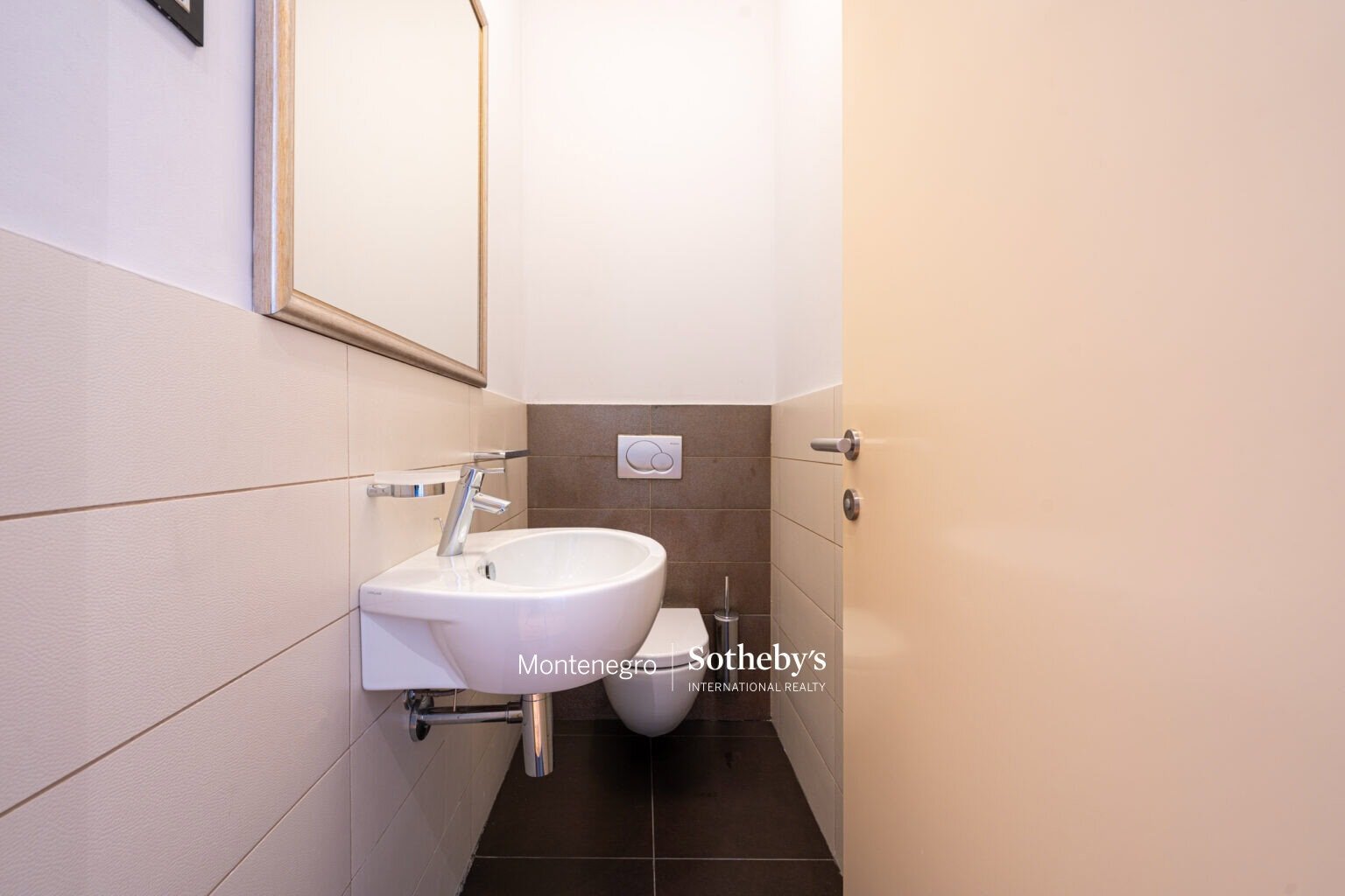 Capital Plaza One-Bedroom Apartment