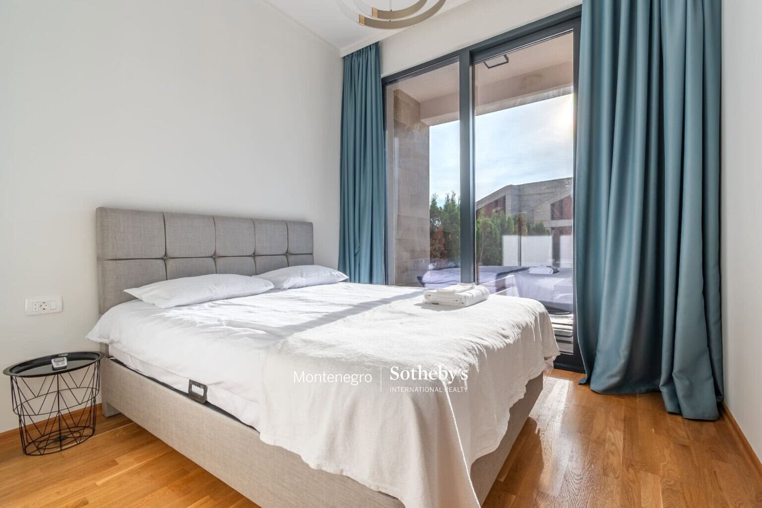 Modern Townhouse with private pool