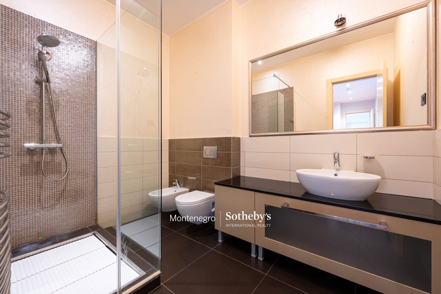 Capital Plaza Three-bedroom Apartment