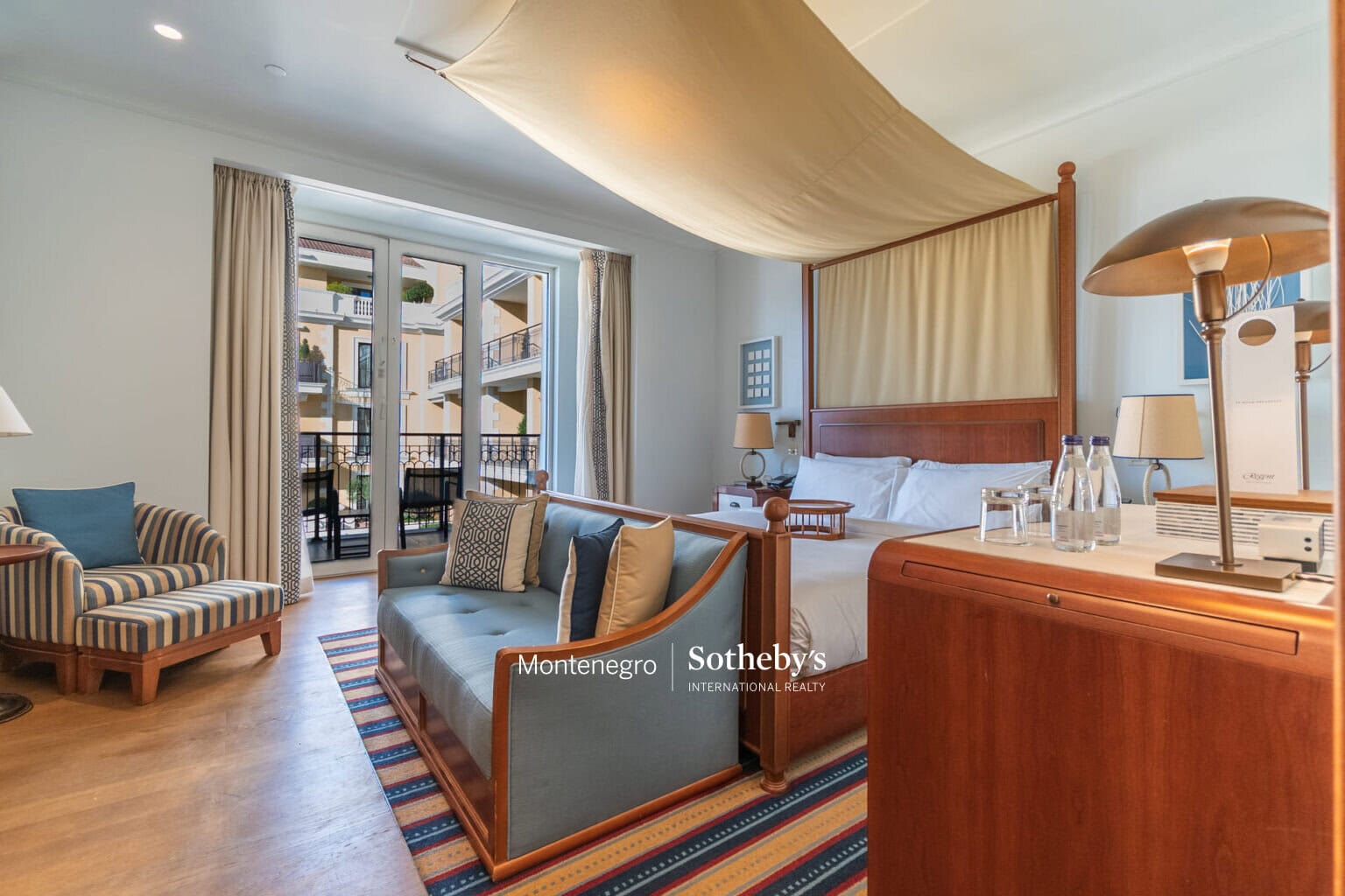 Exclusive Regent Waterfront Three-bedroom Apartment