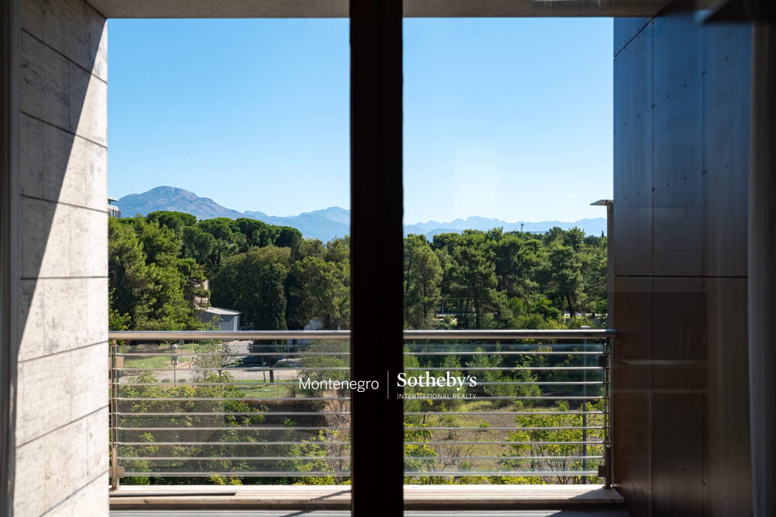 Capital Plaza Three-bedroom Apartment