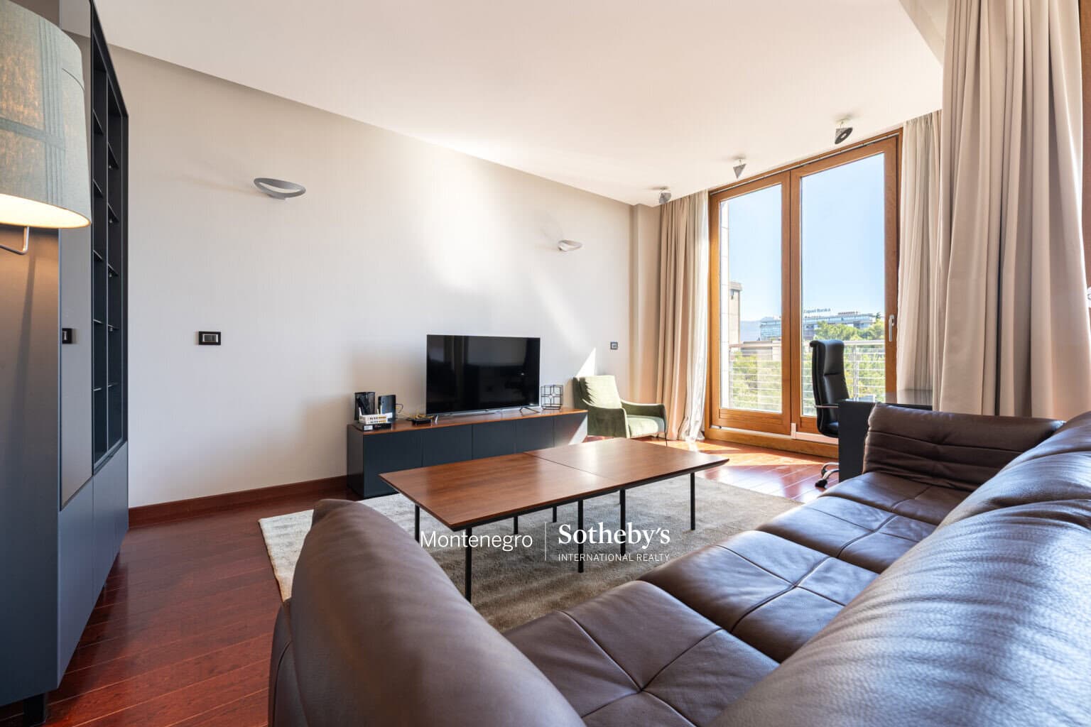 Capital Plaza Three-bedroom Apartment