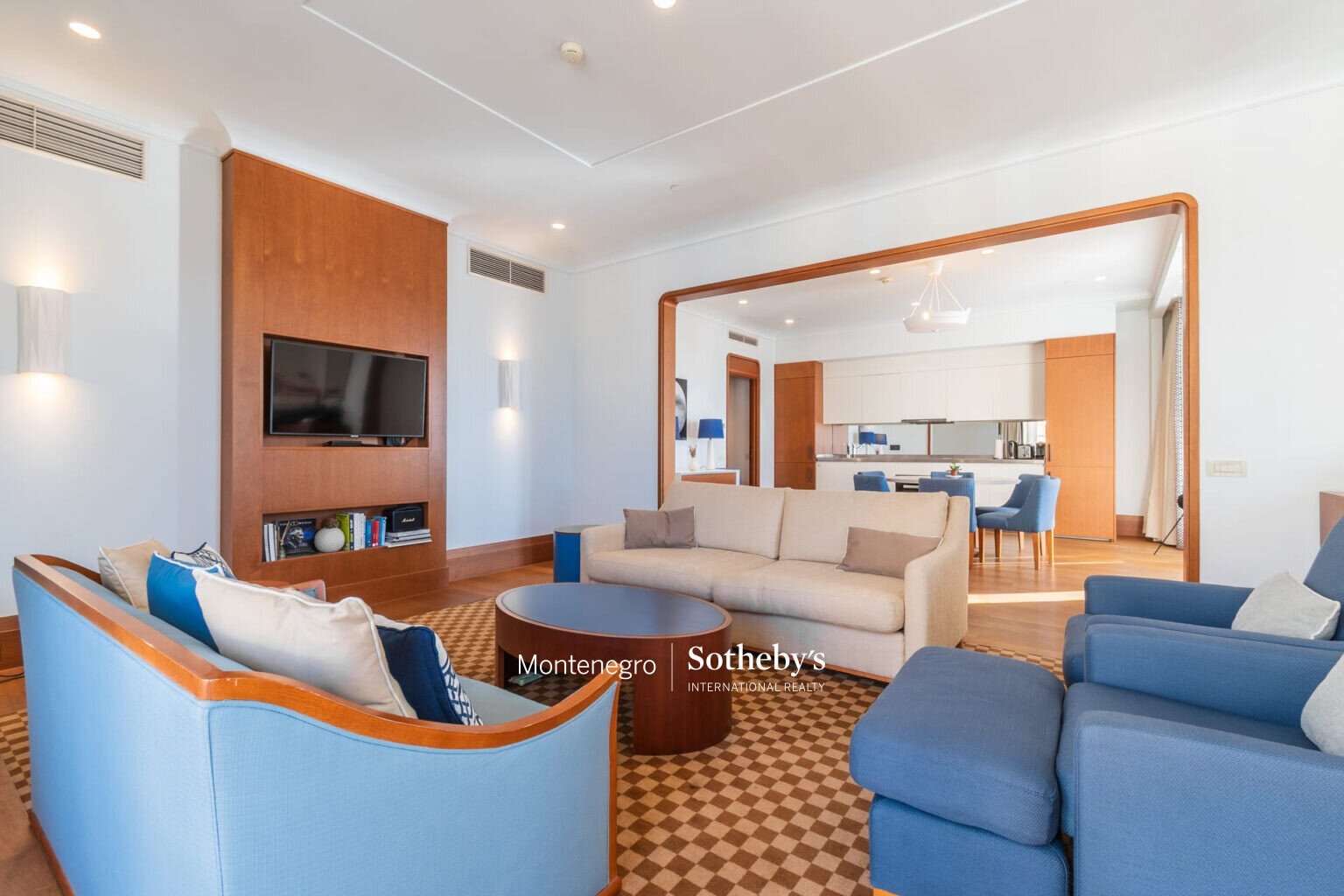 Exclusive Regent Waterfront Three-bedroom Apartment