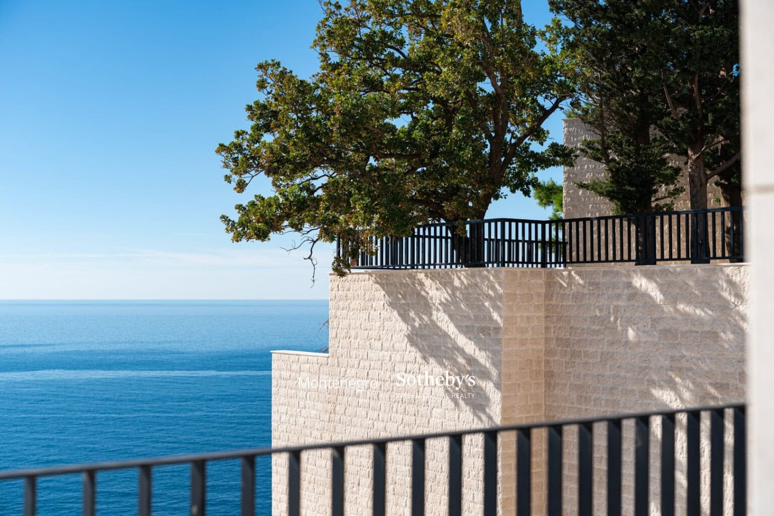 Cliffiside villa Skocidjevojka