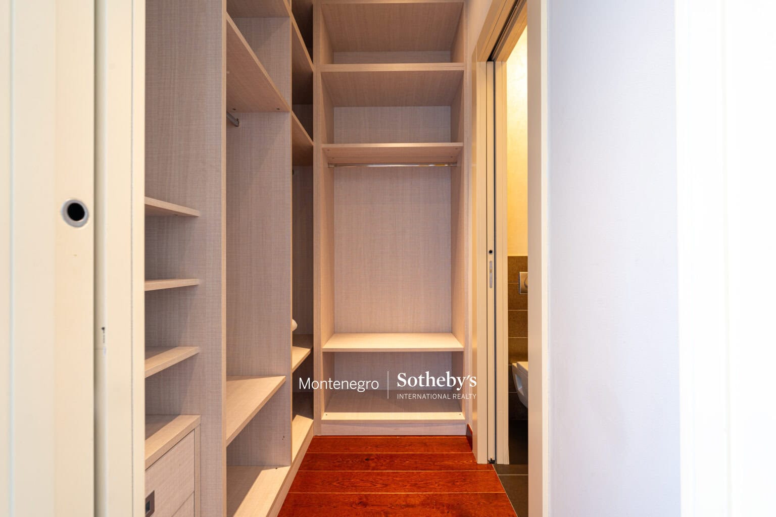 Capital Plaza Three-bedroom Apartment