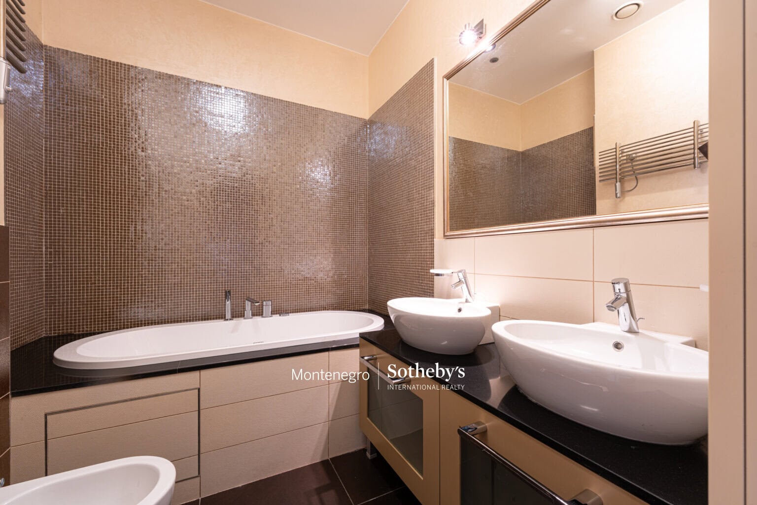 Capital Plaza Three-bedroom Apartment