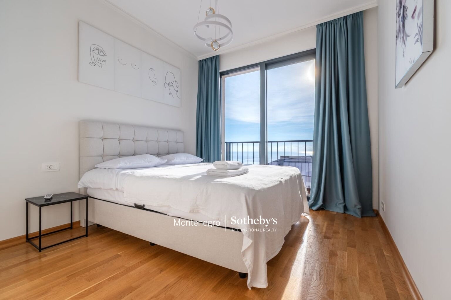 Modern Townhouse with private pool