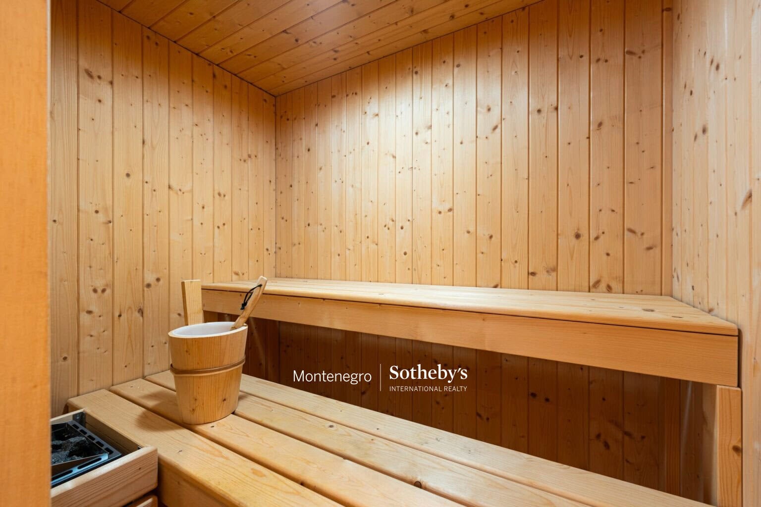 Capital Plaza Three-bedroom Apartment