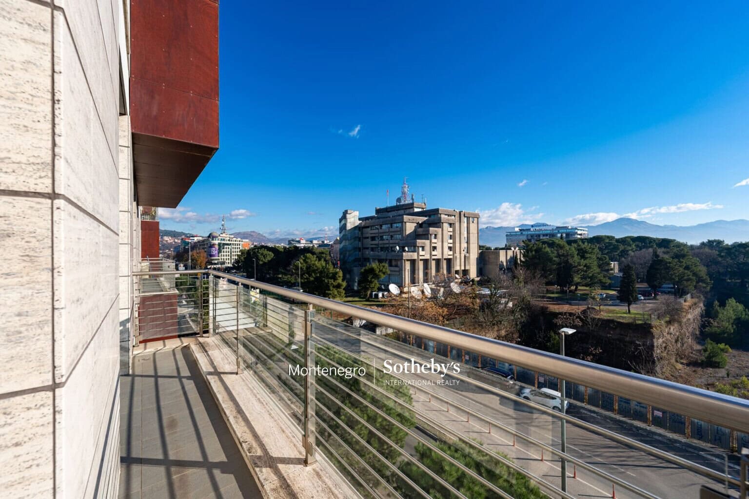 Capital Plaza Three-bedroom Apartment