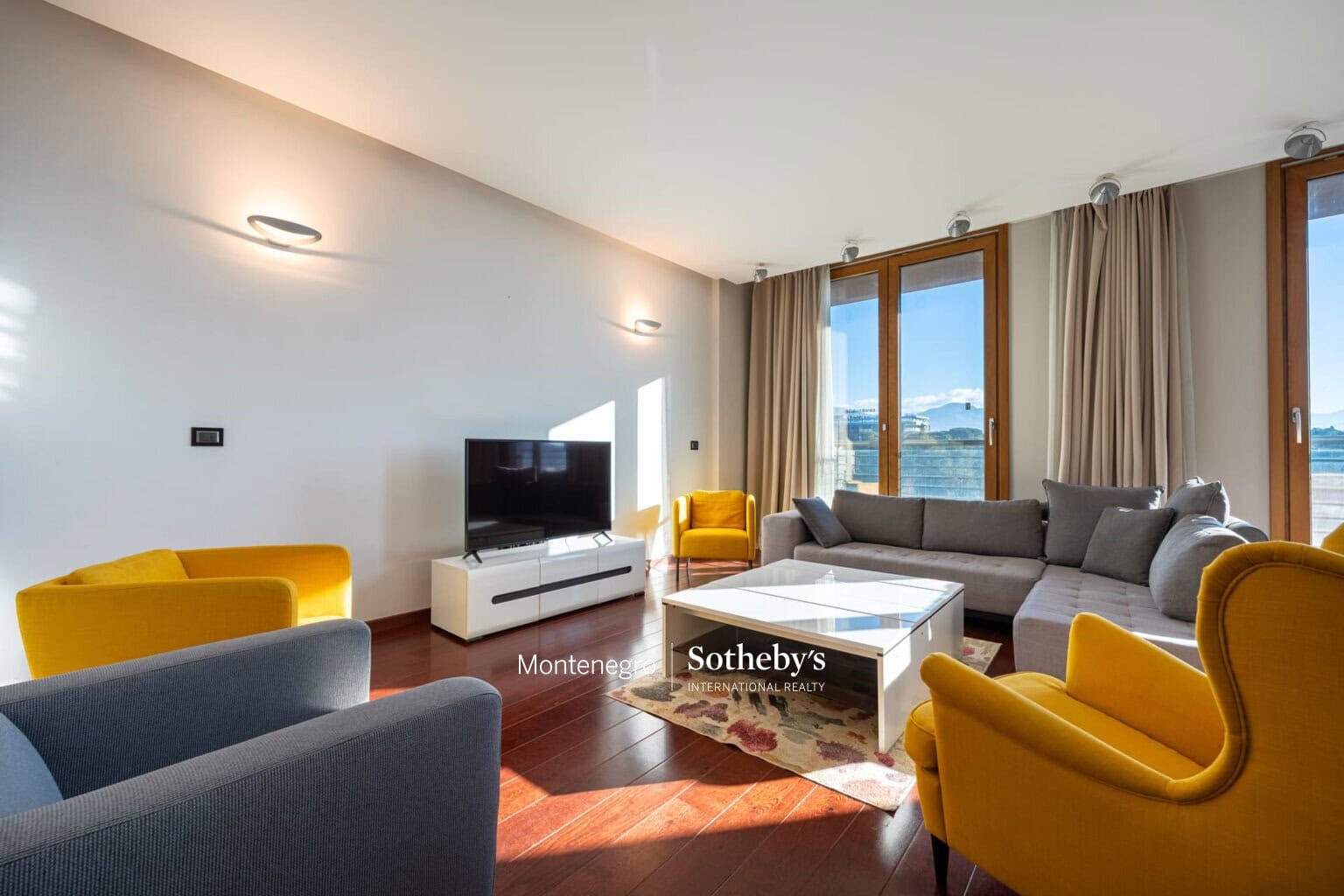 Capital Plaza Three-bedroom Apartment