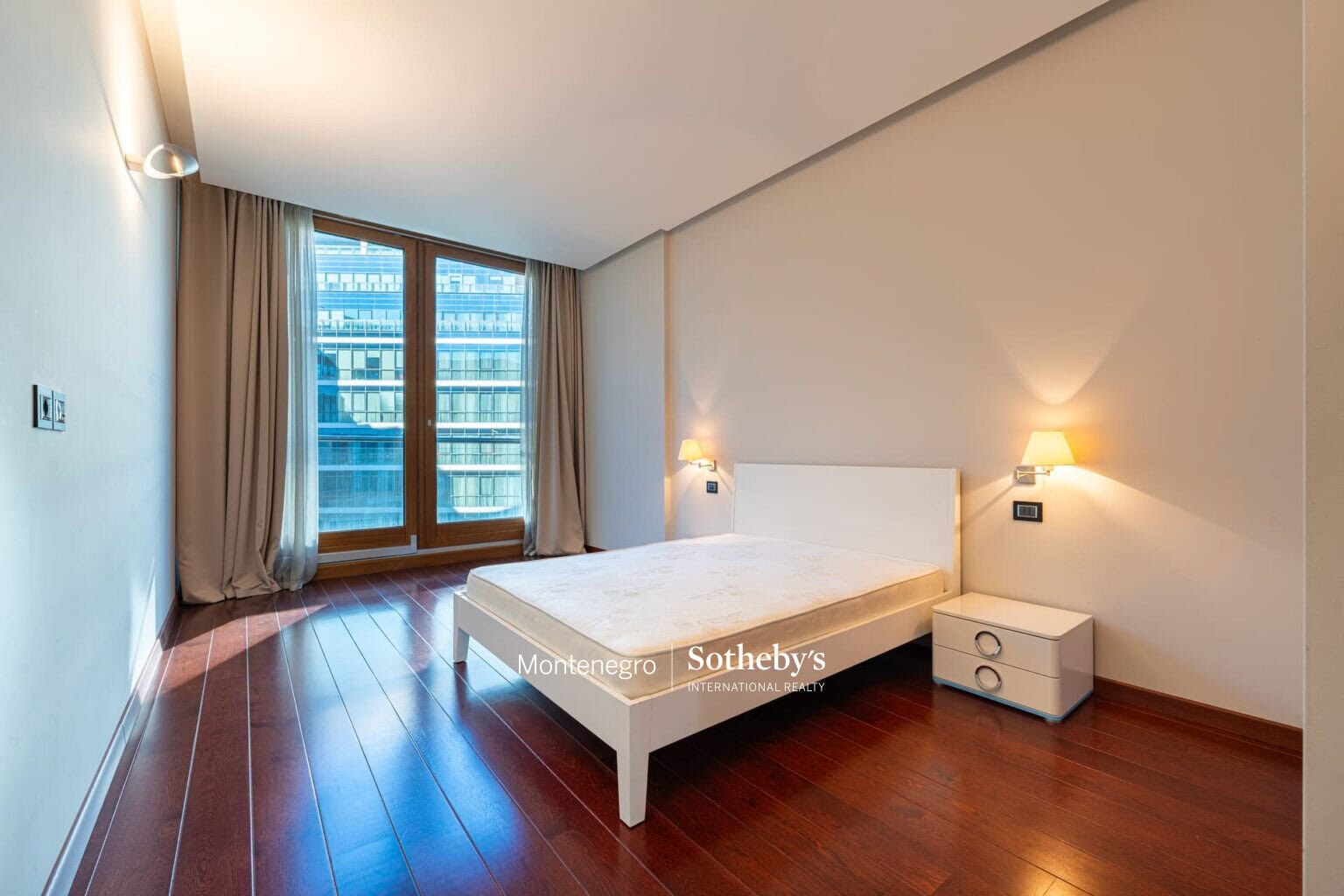 Capital Plaza Three-bedroom Apartment