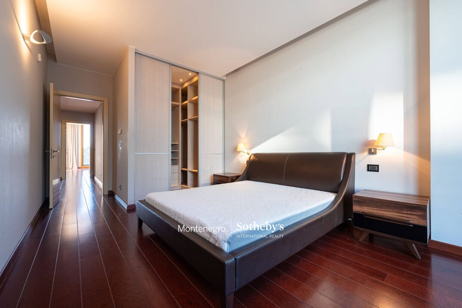 Capital Plaza Three-bedroom Apartment